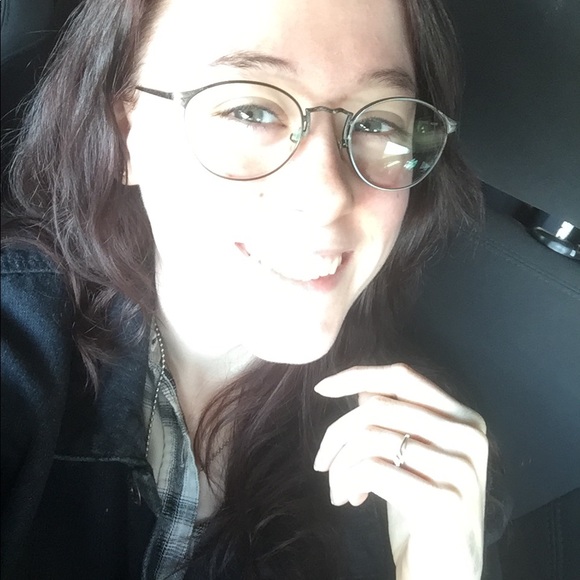 Meet your Posher, Alexa - Picture 2 of 2